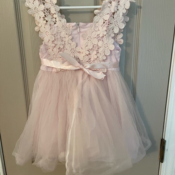 Vogue fashion pink flower lace tulle Pearl bead accent toddler’s dress. - Picture 7 of 9